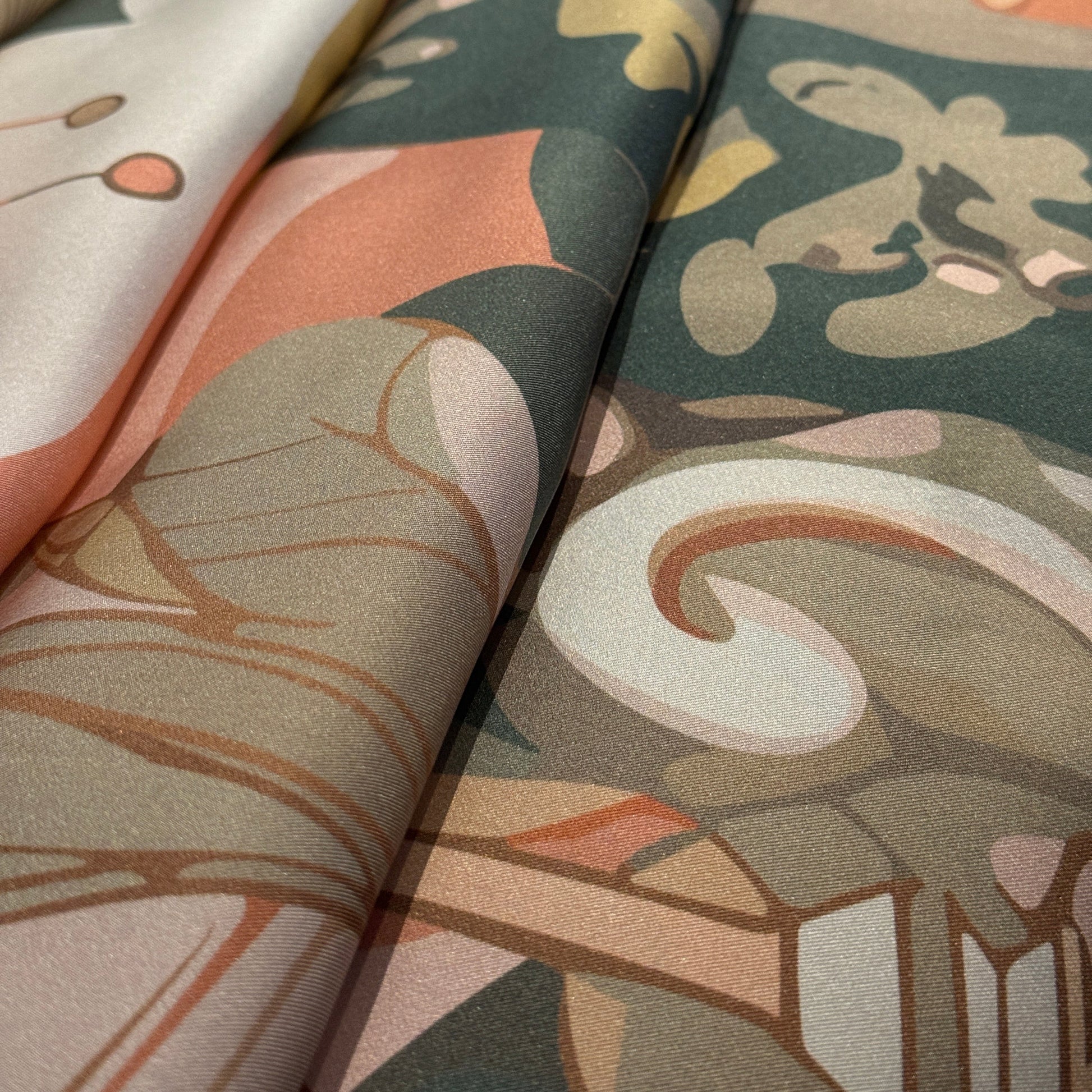 NOE MI Golden Threads silk twill scarf, square accessory with figurative feminine illustration, bird, dragonflies, and golden details, crafted in premium silk.